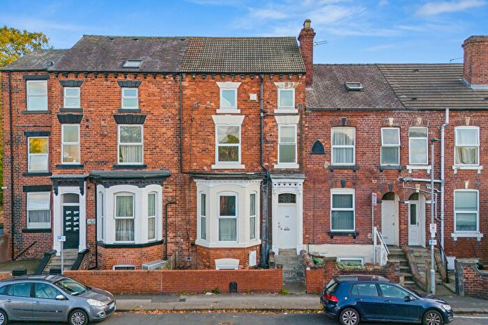 6 Bedroom Terraced House For Sale In Pinderfields Road, Wakefield, WF1