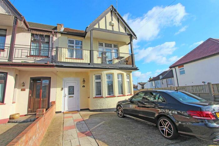 2 Bedroom Flat To Rent In Surbiton Avenue, Southend On Sea, SS1