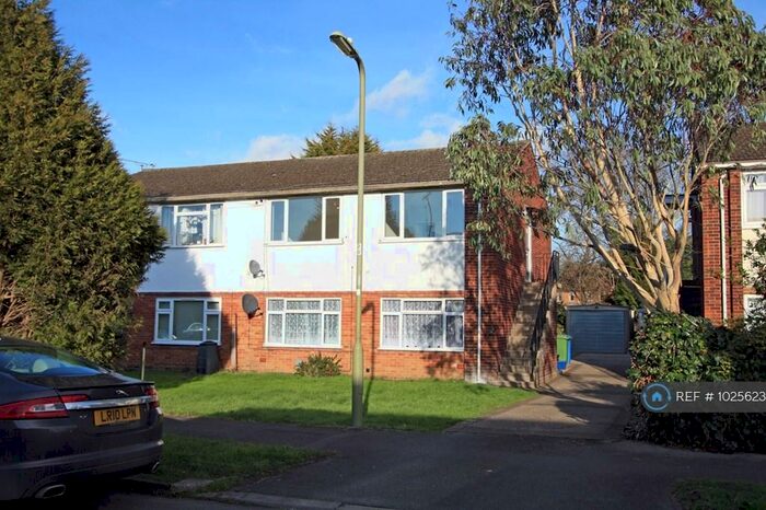 2 Bedroom Flat To Rent In Beta Road, Farnborough, GU14