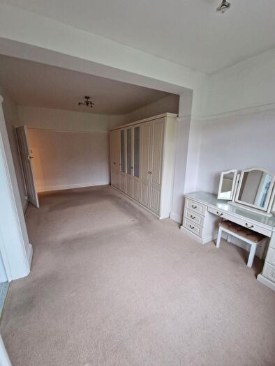 2 Bedroom Detached Bungalow For Sale In Taunton Drive, Westcliff-On-Sea, SS0