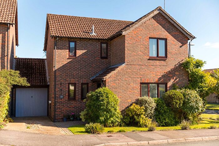 4 Bedroom Link Detached House For Sale In Lower Mere, East Grinstead, RH19