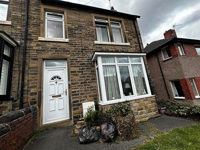 3 Bedroom Semi-Detached House For Sale In Thornfield Avenue, Huddersfield, HD4