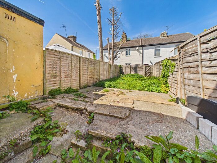 3 Bedroom Terraced House To Rent In Fox Street, Gillingham, ME7