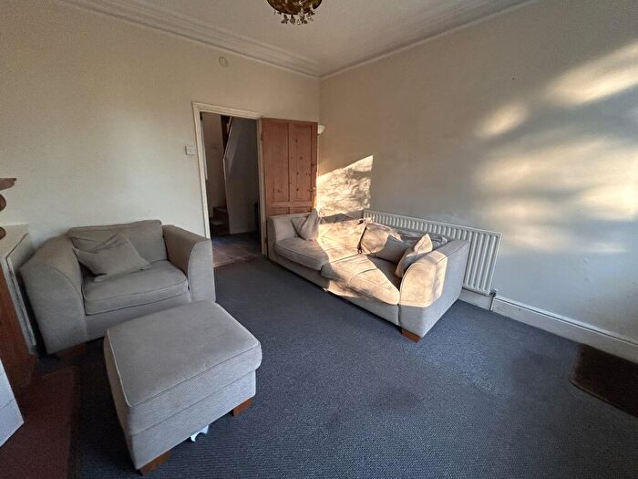 2 Bedroom House To Rent In Oxford Street Crookesmoore, S6