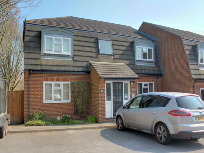 1 Bedroom Flat To Rent In The Chantrys, Farnham, GU9