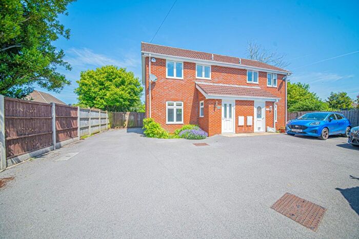 3 Bedroom Semi-detached House For Sale In Chestnut Avenue, Eastleigh, SO50