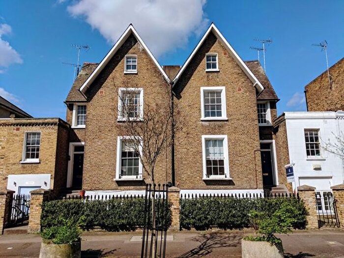 2 Bedroom Maisonette To Rent In De Beauvoir Road, London, N1