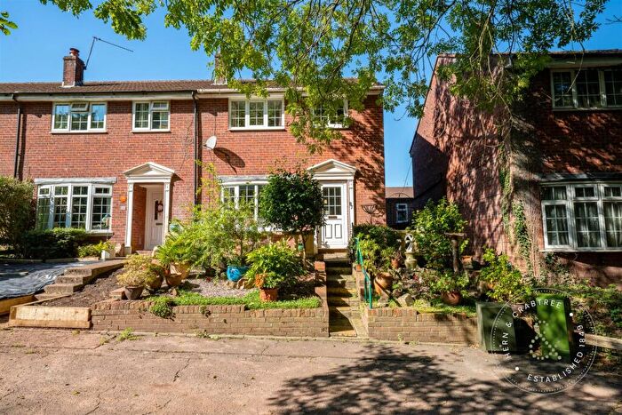 3 Bedroom End Of Terrace House For Sale In Glyn Eiddew, Pentwyn Cardiff, CF23