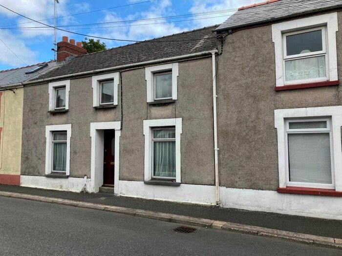 Houses for sale & to rent in SA73 1QT, Little Honeyborough Lane