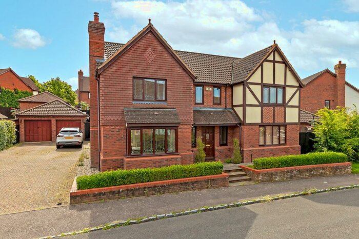 5 Bedroom Detached House To Rent In Duncan Grove, Shenley Church End, MK5