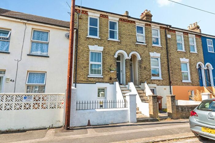 3 Bedroom Terraced House For Sale In Gordon Road, Rochester, Kent, ME2