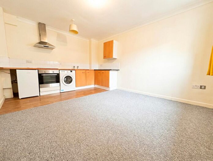1 Bedroom Flat To Rent In Wimborne Road, Bournemouth, Dorset, BH9