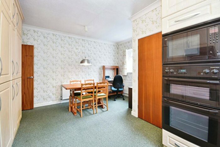 3 Bedroom Detached Bungalow For Sale In Mottram Old Road, Stalybridge, SK15