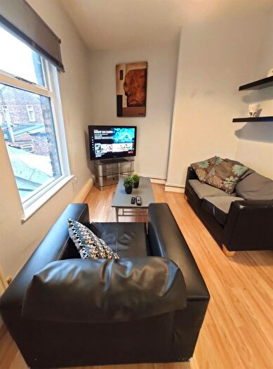 4 Bedroom Flat To Rent In A Wilmslow Road, Manchester, M14