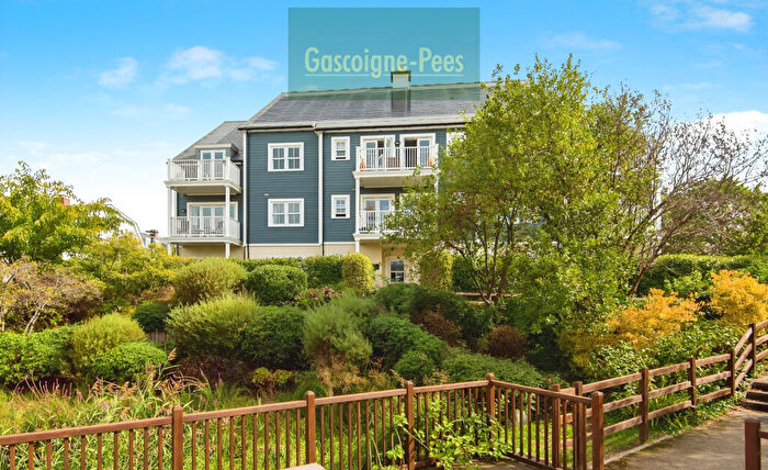 2 Bedroom Flat To Rent In The Hamptons, Worcester Park, KT4