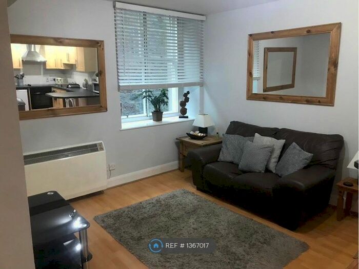 2 Bedroom Flat To Rent In Market Street, Aberdeen, AB11