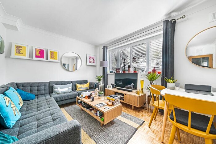 1 Bedroom Apartment For Sale In Greenacres, Eltham, SE9