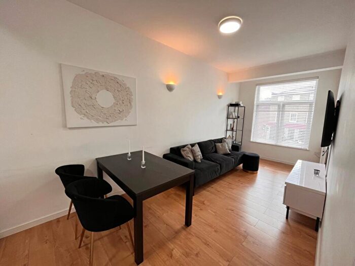 1 Bedroom Flat To Rent In Turners Hill, Cheshunt, Waltham Cross, EN8