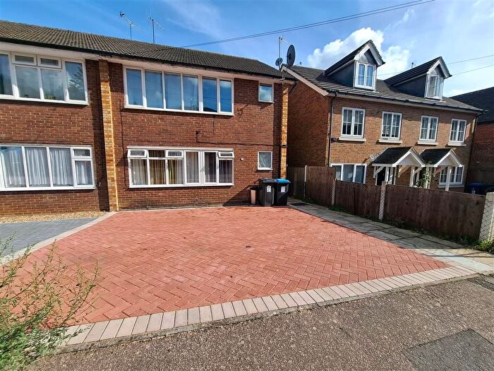 2 Bedroom Flat To Rent In Cemmaes Meadow, Hemel Hempstead, HP1