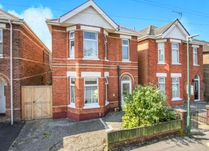 3 Bedroom Detached House To Rent In Markham Road, Winton, Bournemouth, BH9