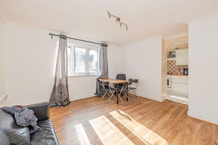 2 Bedroom Flat For Sale In Southwold Road, Watford, WD24
