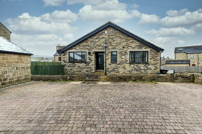 3 Bedroom Detached House To Rent In High Street, Stainland, Halifax, HX4
