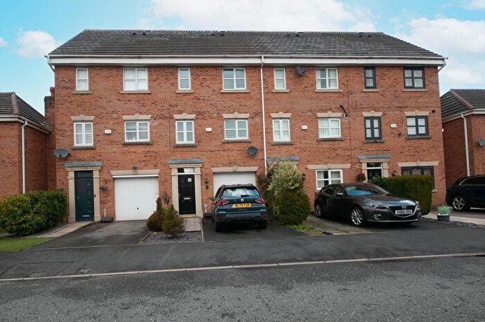 3 Bedroom Town House For Sale In Hutchinson Way, Radcliffe, Manchester, M26