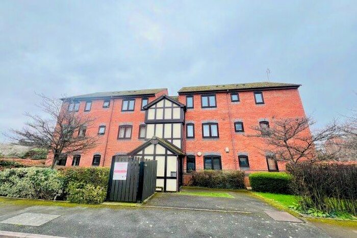 2 Bedroom Flat To Rent In The Moorings, Leamington Spa, CV31