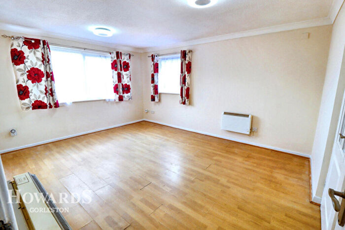 1 Bedroom Flat For Sale In Kalmia Green, Gorleston, NR31