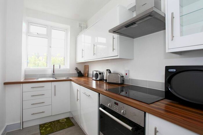 2 Bedroom Flat To Rent In Greville Place, St John's Wood, London, NW6