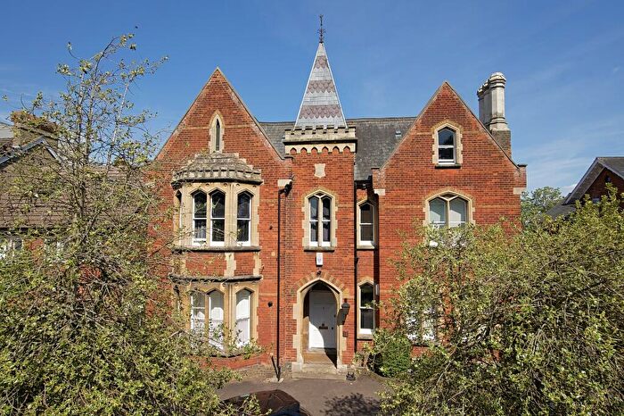 1 Bedroom Flat For Sale In Rothsay Gardens | Bedford | Beds | | No Upper Chain, MK40