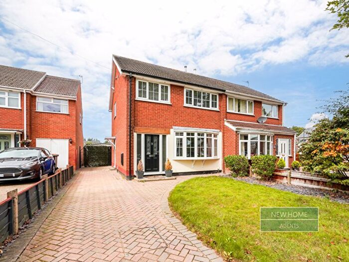 3 Bedroom Semi-Detached House For Sale In Cherry Tree Crescent, Grimsby, DN34