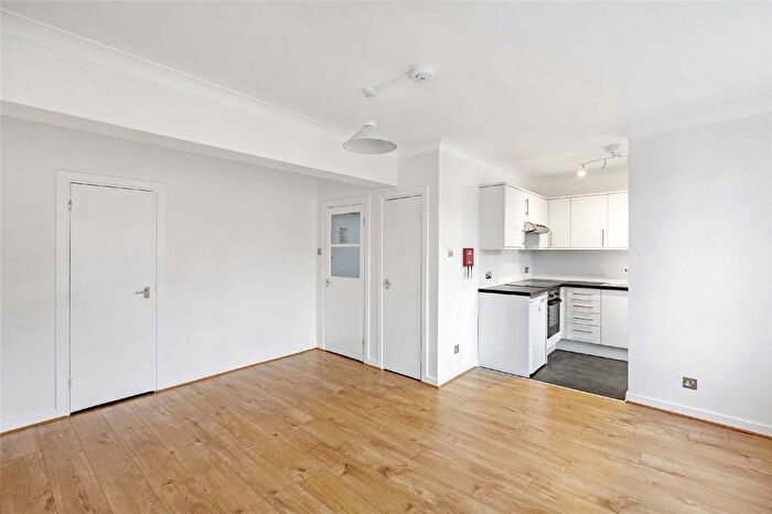 Studio To Rent In Clapham High Street, London, SW4