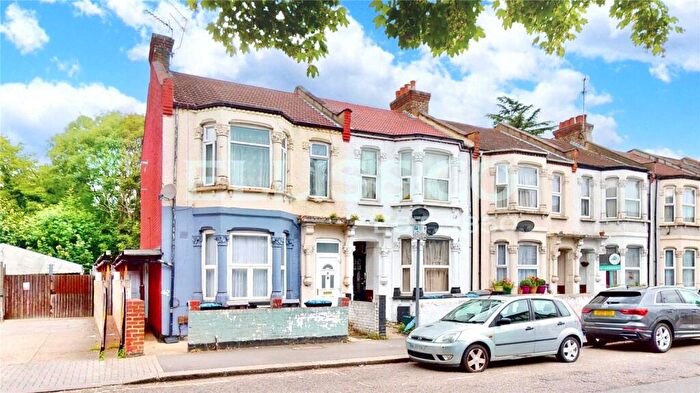 1 Bedroom Maisonette For Sale In Thurlow Gardens, Wembley, HA0