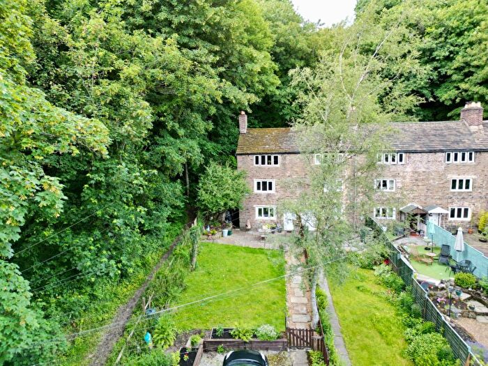 2 Bedroom Cottage For Sale In Summerbottom, Broadbottom, Hyde, SK14