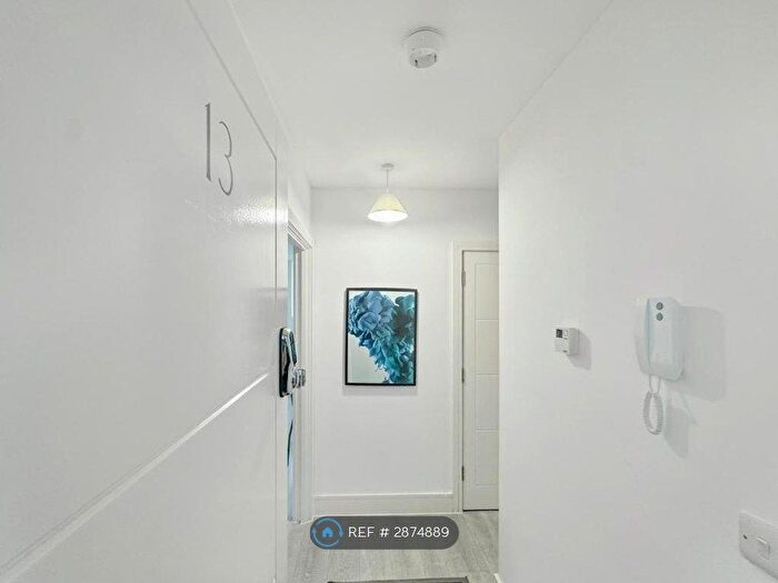 2 Bedroom Flat To Rent In Towergate House, Milton Keynes, MK9