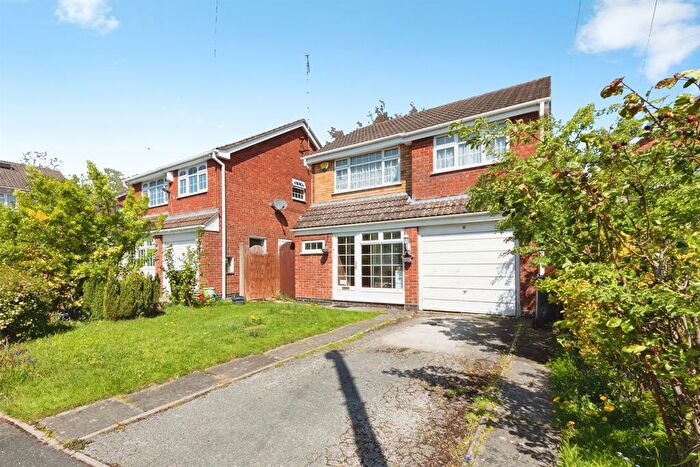 3 Bedroom Detached House For Sale In Englewood Drive, Birmingham, B28