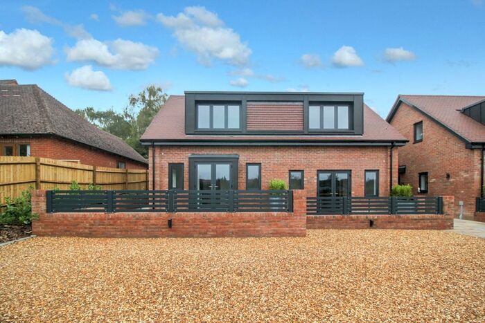 3 Bedroom Semi-Detached House To Rent In Kings Walk, Boyne Rise, Kings Worthy, Hampshire, SO23