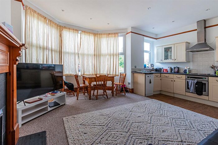 3 Bedroom Flat To Rent In Penhill Road, Pontcanna, CF11
