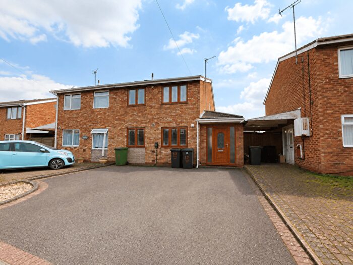 3 Bedroom Semi-Detached House To Rent In Woburn Drive, Nuneaton, CV10