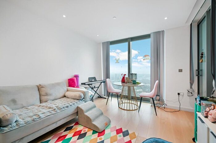 1 Bedroom Apartment For Sale In Landmark Pinnacle, Marsh Wall, London, E14