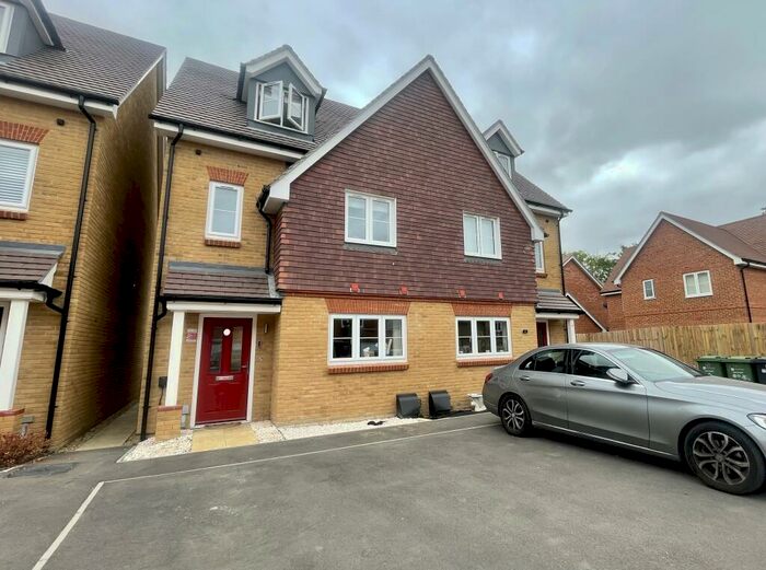 4 Bedroom House To Rent In Minleys Close, Ash, GU12