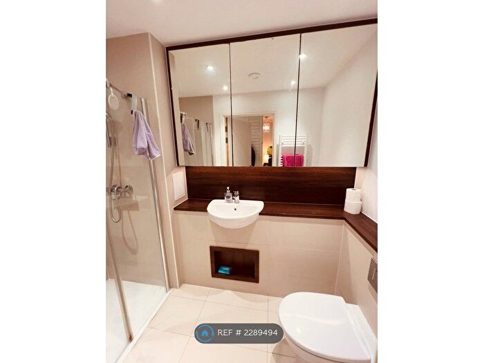 1 Bedroom Flat To Rent In Blondin Way, London, SE16