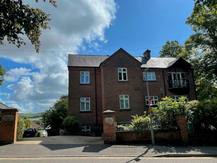 3 Bedroom Apartment To Rent In St. Marks Avenue, Salisbury, SP1