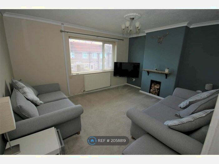 2 Bedroom Flat To Rent In Urmston, Manchester, M41