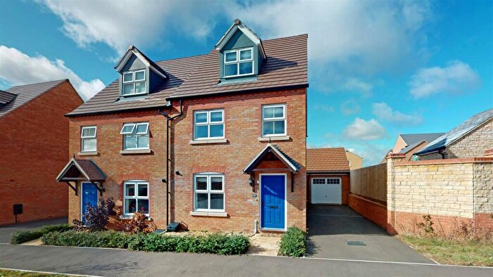 4 Bedroom Semi Detached House To Rent In Barrowfield Drive, Stamford, PE9