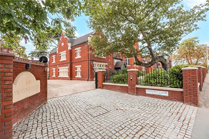 3 Bedroom Apartment For Sale In Convent Close, Upminster, RM14