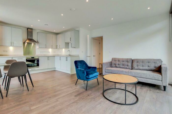 2 Bedroom Apartment To Rent In Propeller Crescent, Croydon, CR0