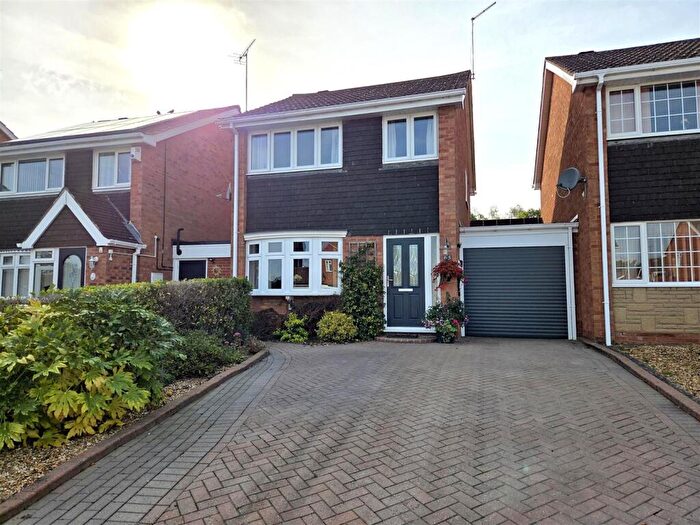 3 Bedroom Link Detached House For Sale In Abberley Avenue, Stourport-On-Severn, DY13