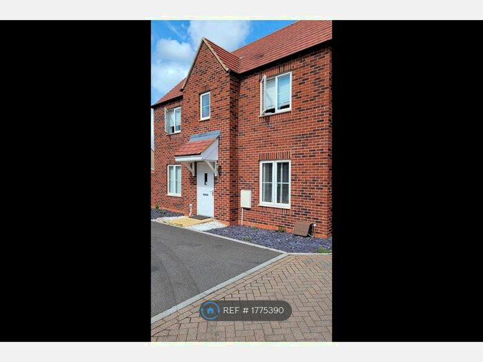 3 Bedroom Semi-Detached House To Rent In Ash Drive, Banbury, OX15